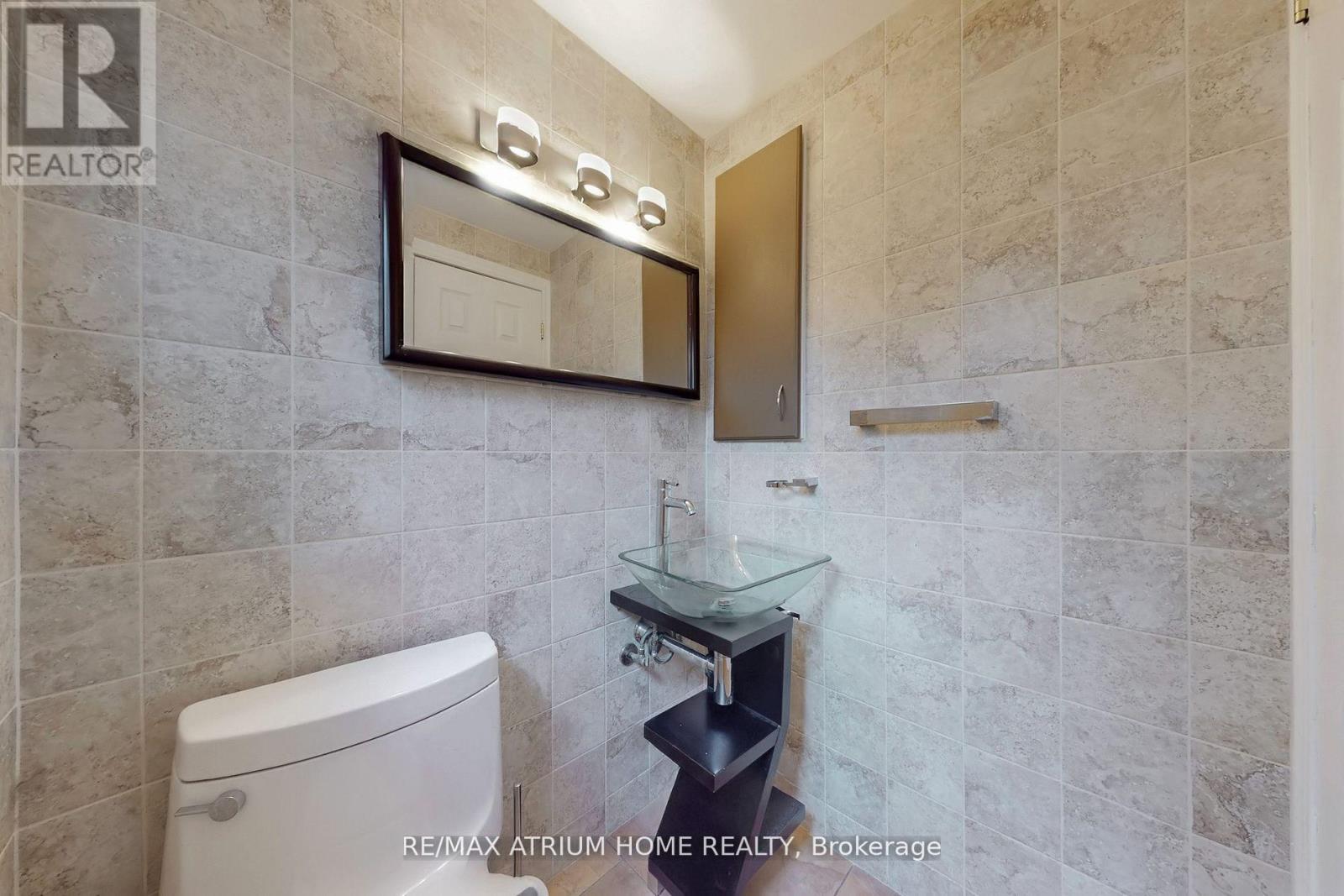 3672 Galeair Court, Mississauga (Erindale), Ontario  L5C 2H5 - Photo 25 - W12281579