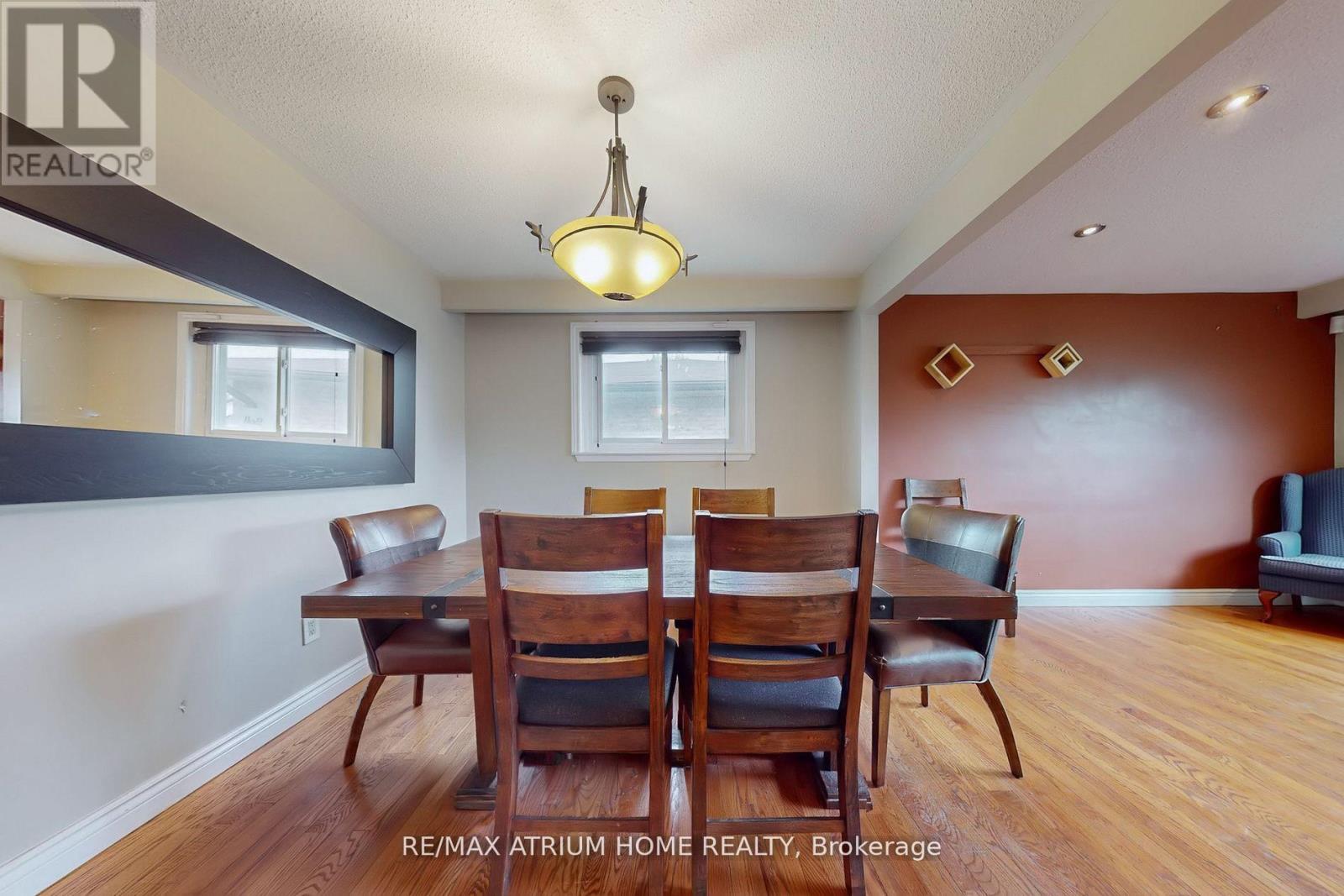 3672 Galeair Court, Mississauga (Erindale), Ontario  L5C 2H5 - Photo 6 - W12281579