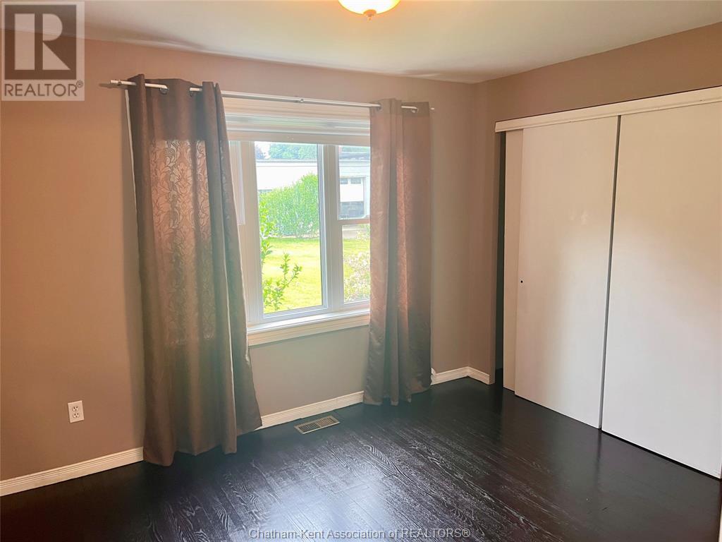 Property at 106 Main STREET West image 4