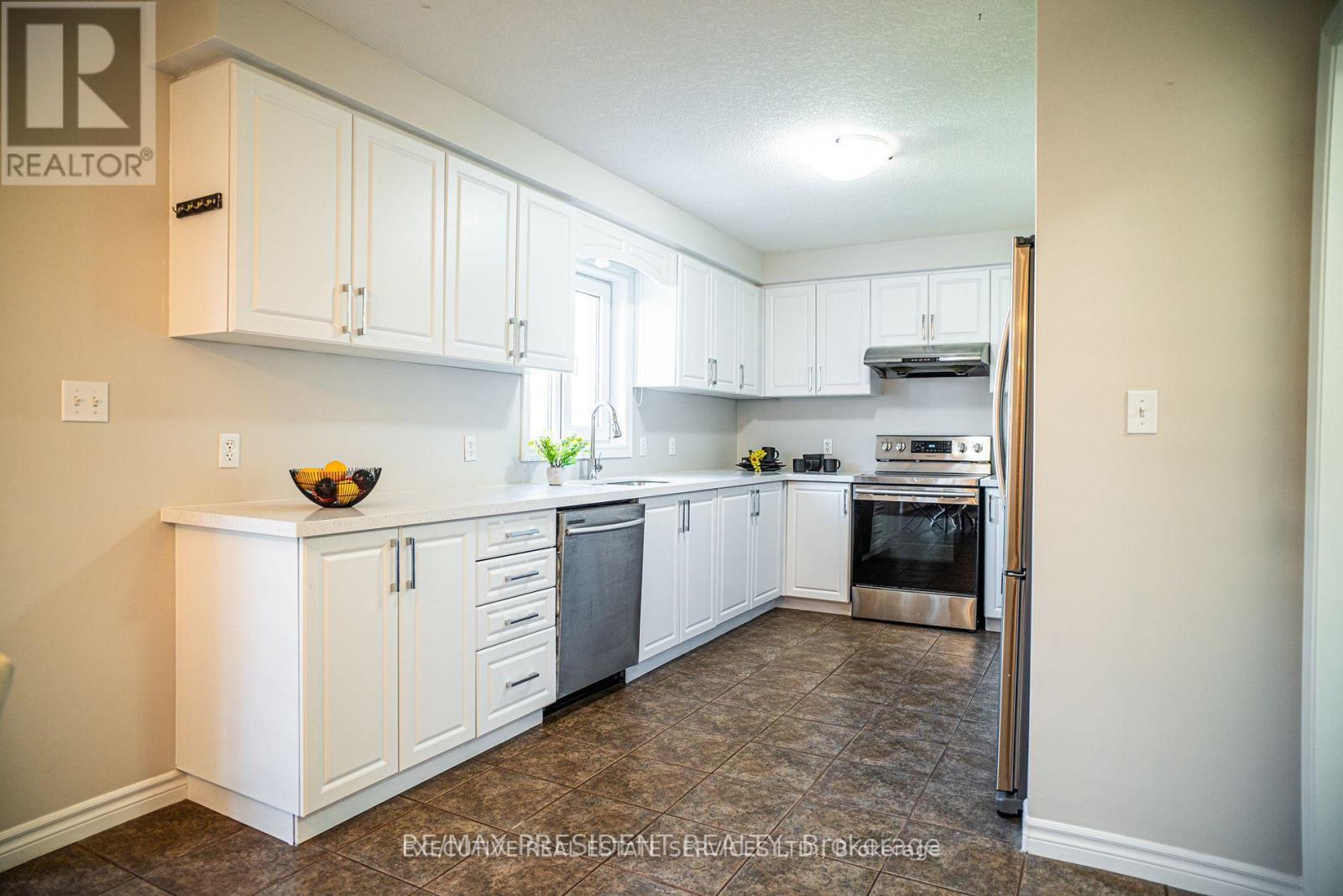 700 Spitfire Street, Woodstock (Woodstock - North), Ontario  N4T 0B1 - Photo 7 - X12281580