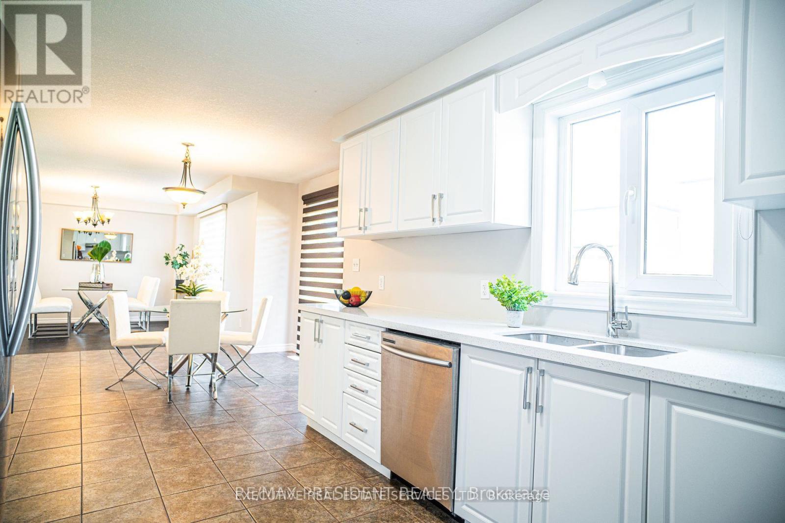700 Spitfire Street, Woodstock (Woodstock - North), Ontario  N4T 0B1 - Photo 8 - X12281580