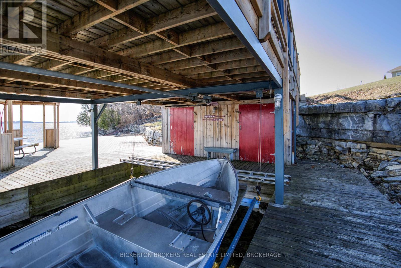255 Good Friend Drive, Frontenac Islands, Ontario  K7G 2V6 - Photo 15 - X12281666