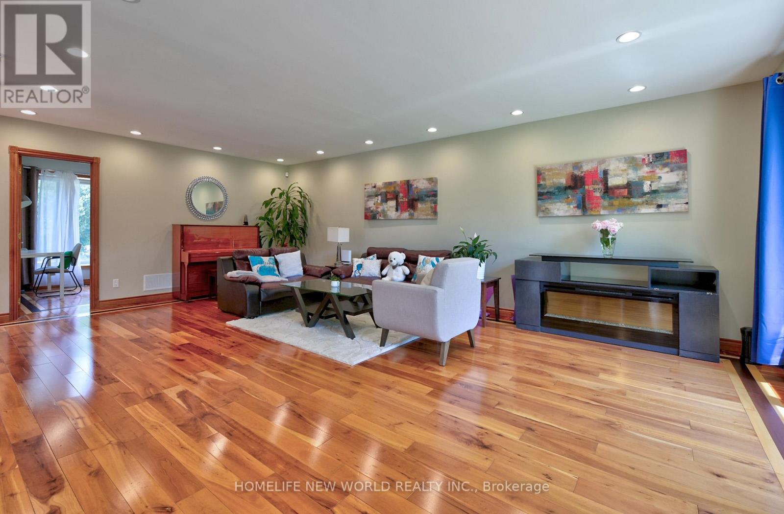 7 Sulgrave Crescent, Toronto, Ontario  M2L 1W5 - Photo 9 - C12281658