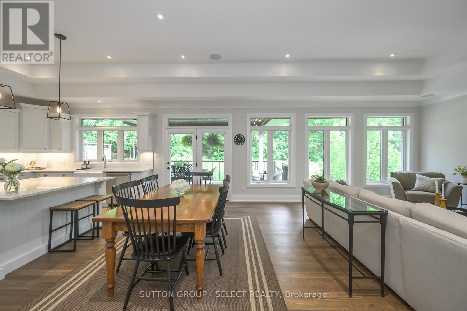 Property at 2305 DAUNCEY CRESCENT image 3