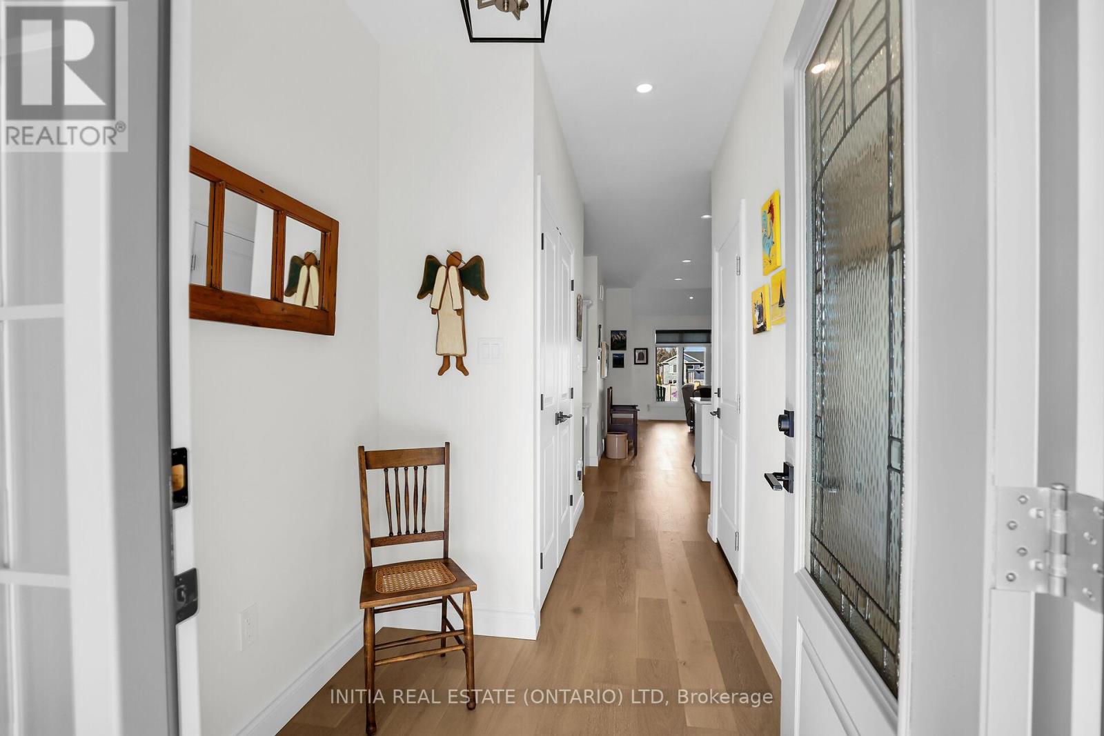 102 Leneve Street, Lambton Shores, Ontario  N0N 1J0 - Photo 2 - X12281692
