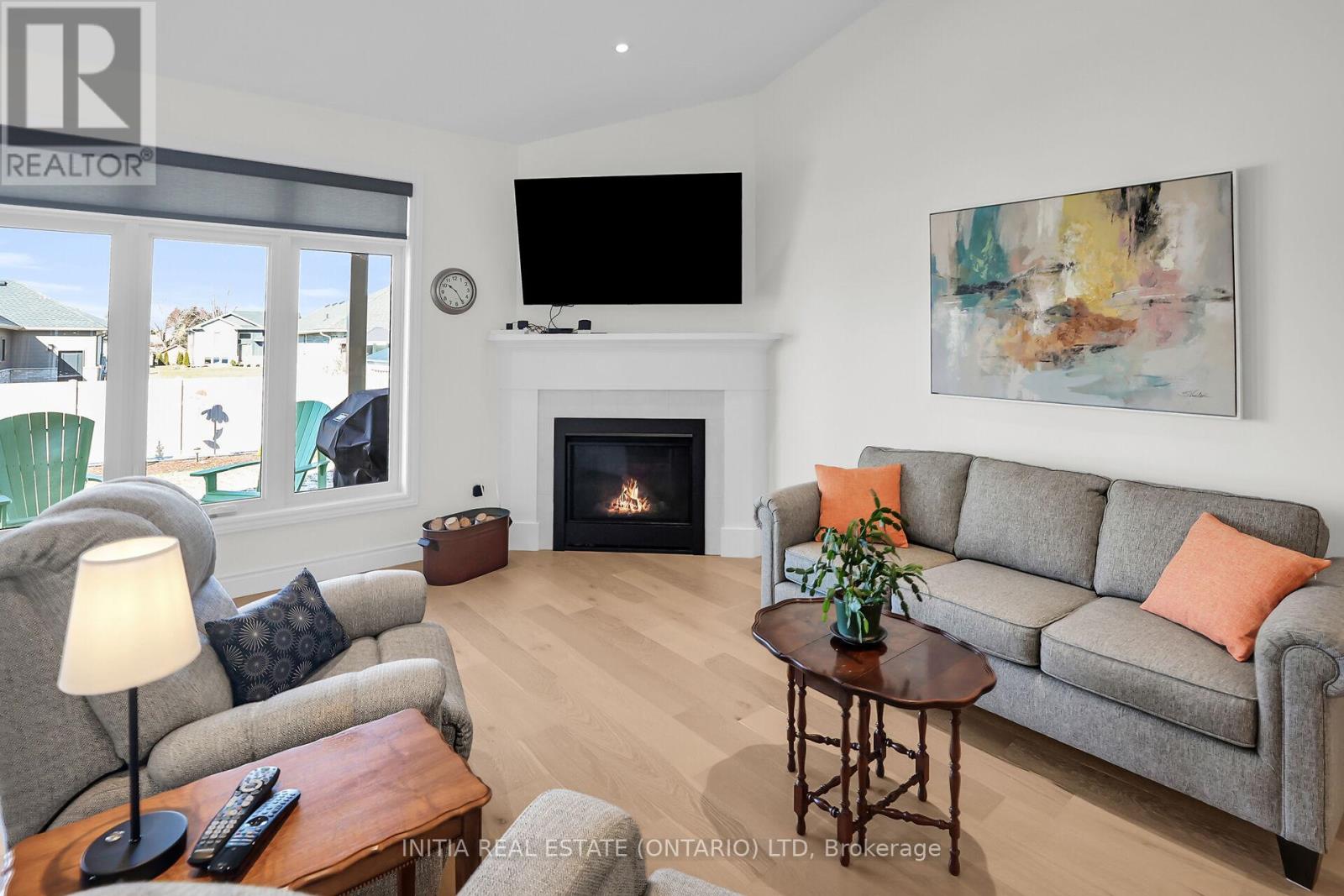 102 Leneve Street, Lambton Shores, Ontario  N0N 1J0 - Photo 6 - X12281692