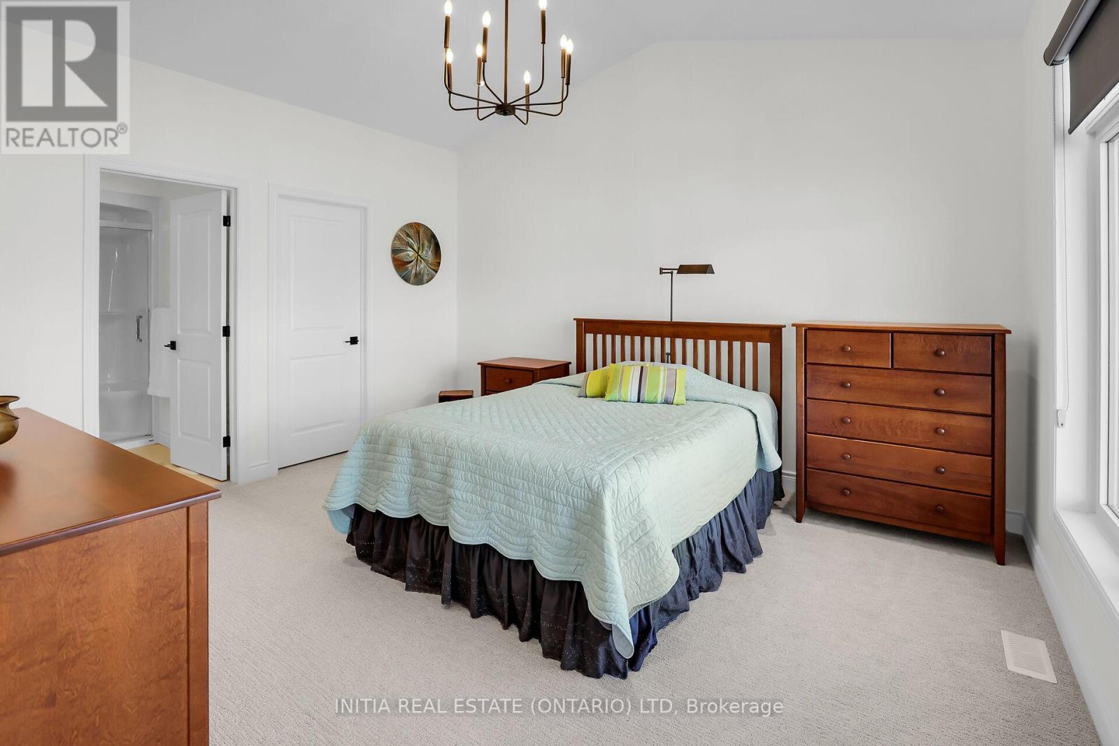 102 Leneve Street, Lambton Shores, Ontario  N0N 1J0 - Photo 7 - X12281692