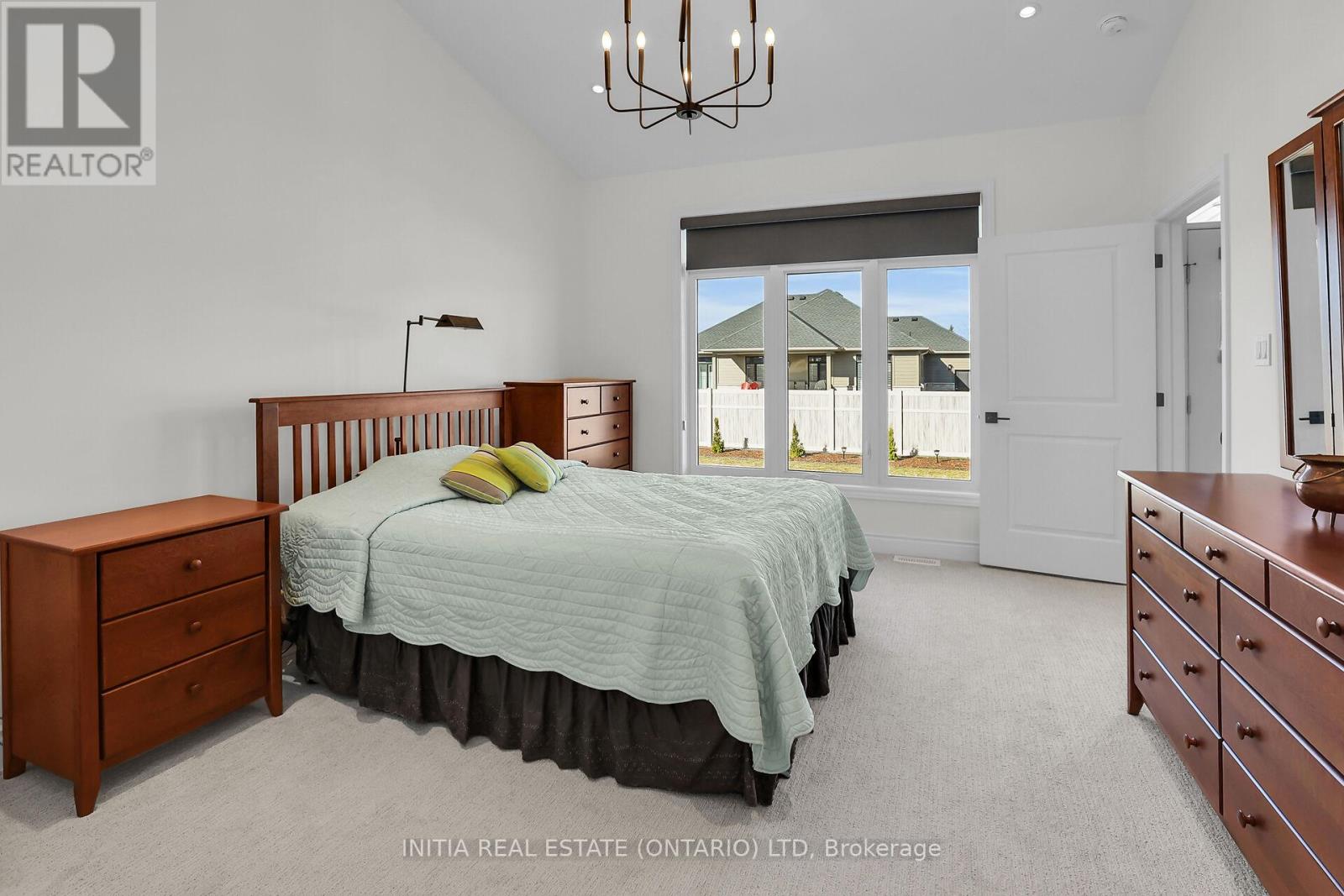 102 Leneve Street, Lambton Shores, Ontario  N0N 1J0 - Photo 8 - X12281692