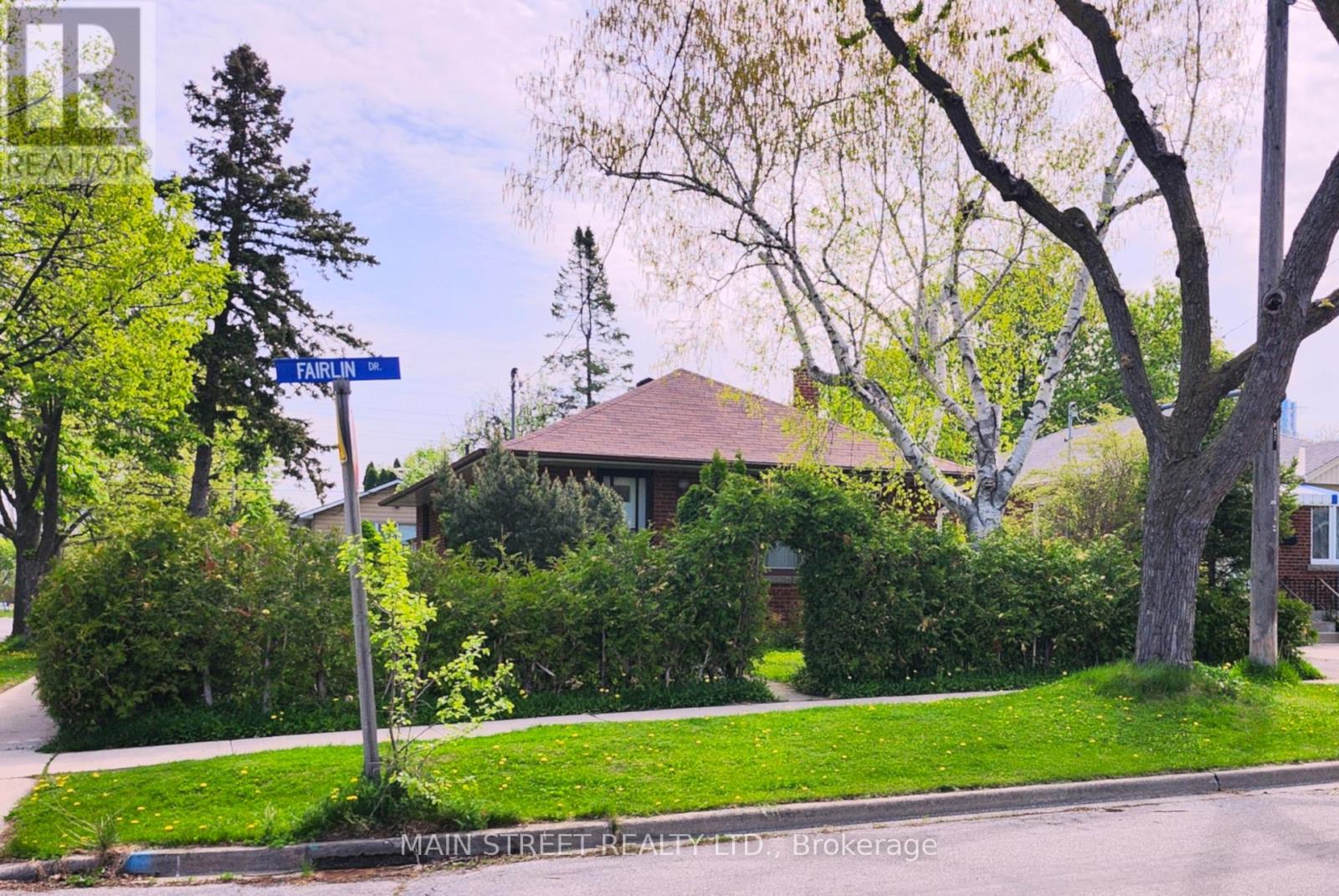 37 FAIRLIN DRIVE, Toronto, Ontario