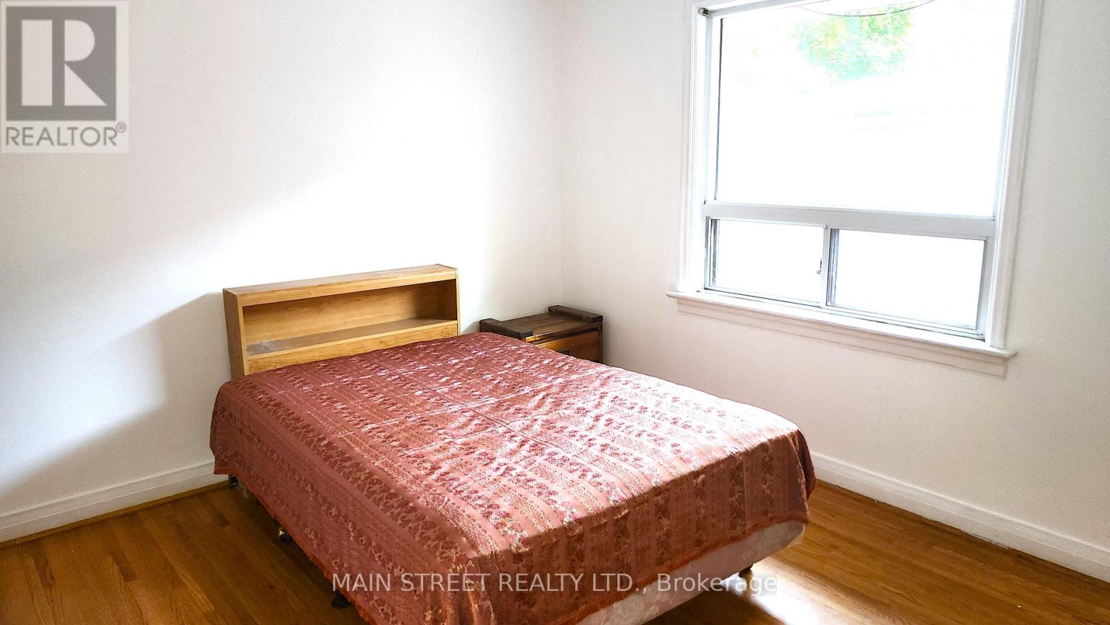 37 Fairlin Drive, Toronto, Ontario  M9B 4J4 - Photo 13 - W12281688