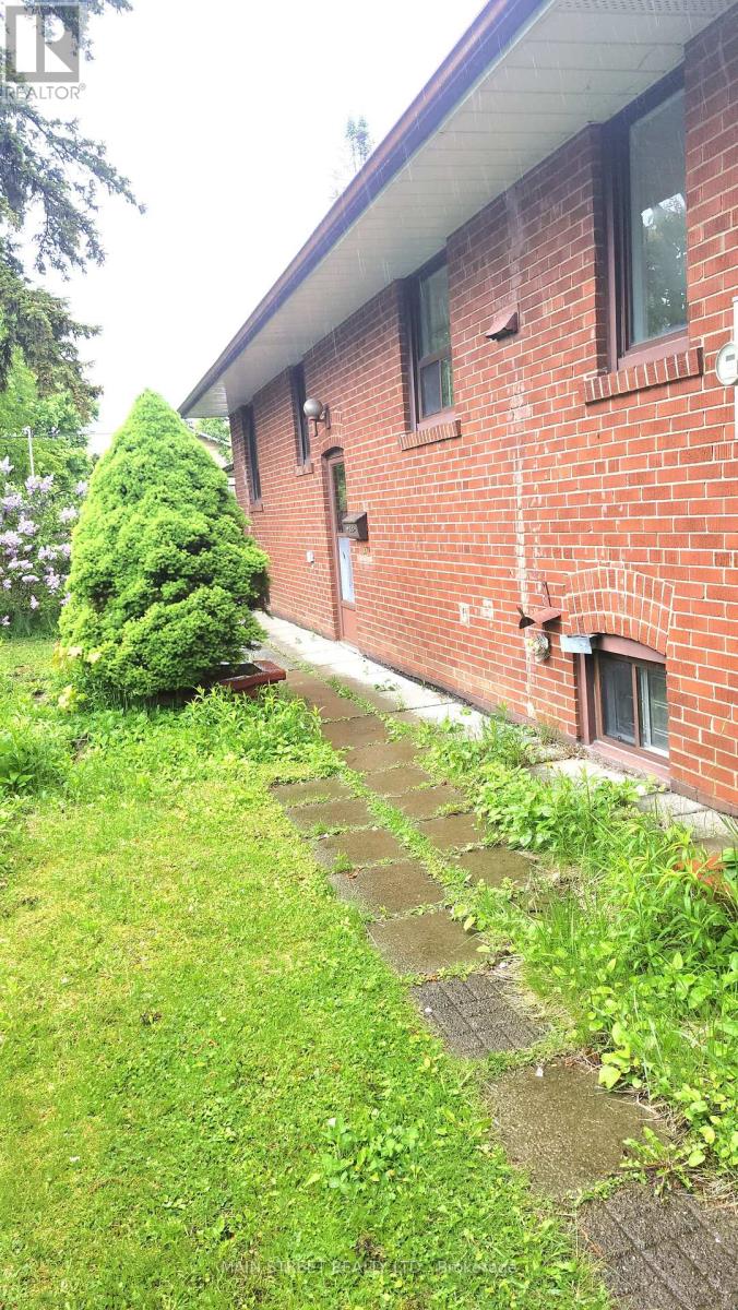 37 Fairlin Drive, Toronto, Ontario  M9B 4J4 - Photo 3 - W12281688