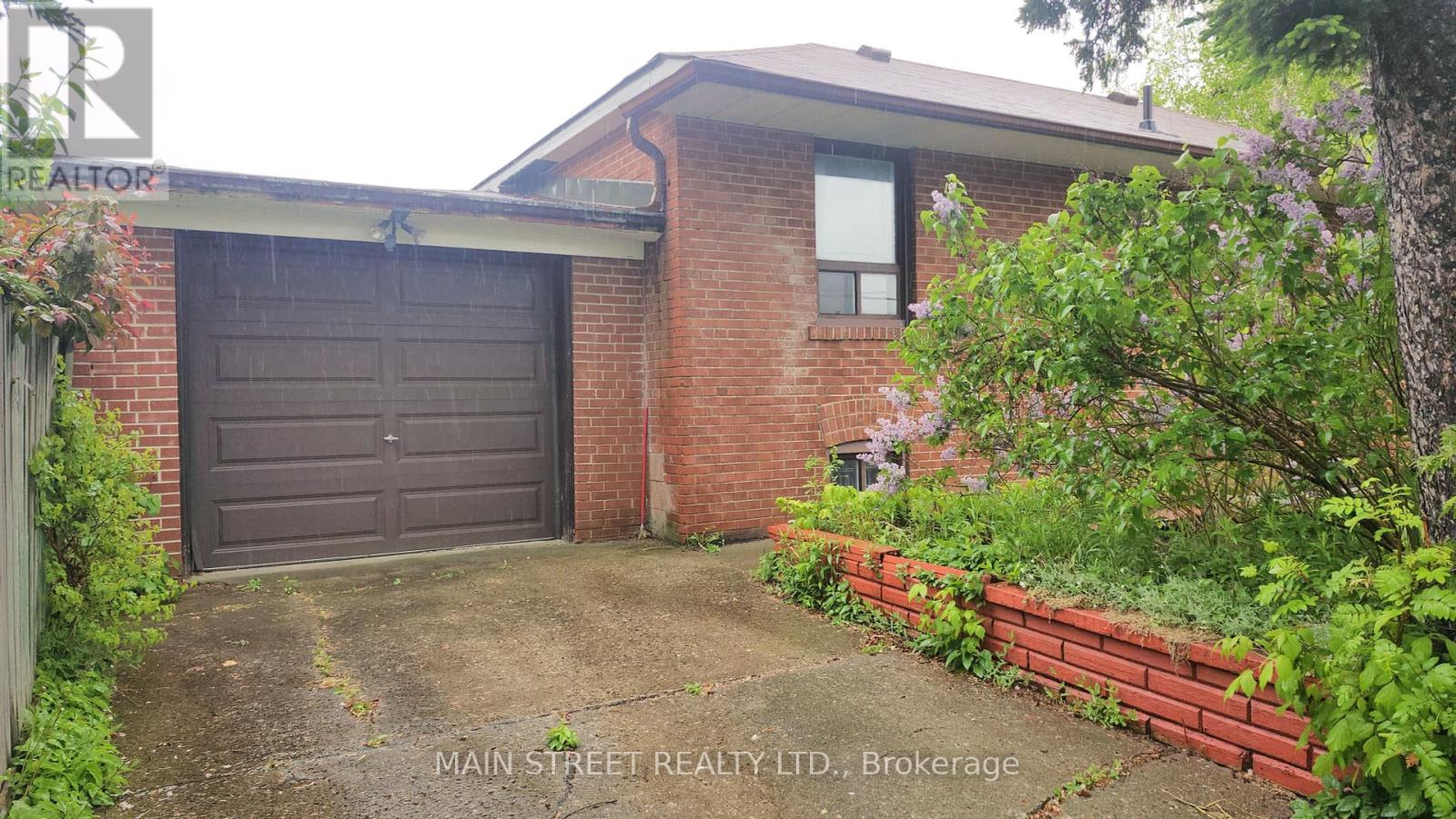 37 Fairlin Drive, Toronto, Ontario  M9B 4J4 - Photo 4 - W12281688