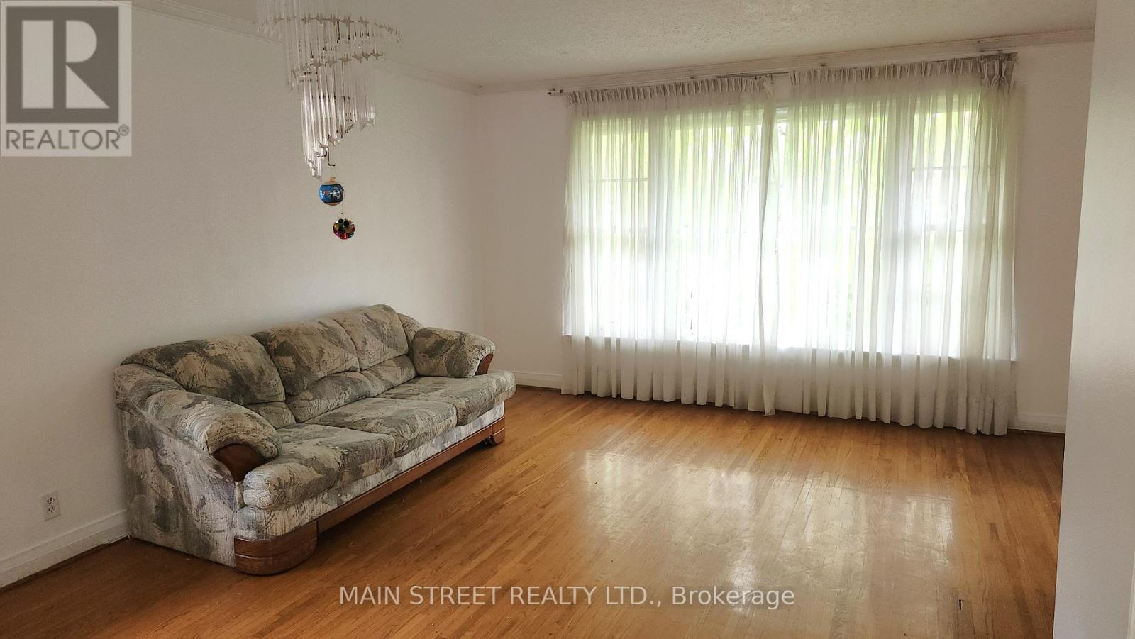 37 Fairlin Drive, Toronto, Ontario  M9B 4J4 - Photo 6 - W12281688