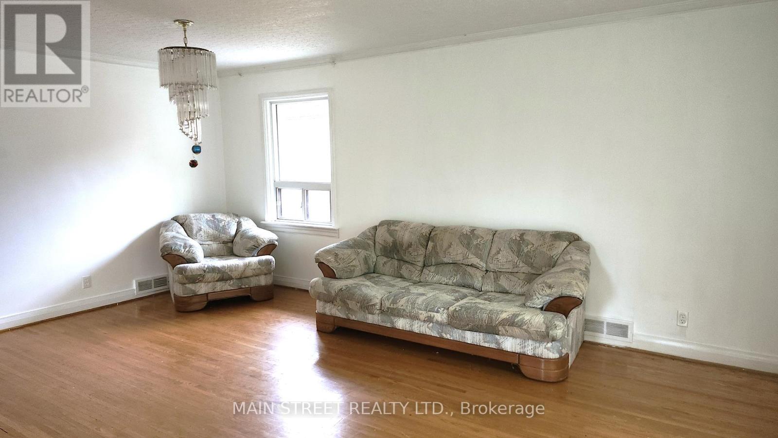37 Fairlin Drive, Toronto, Ontario  M9B 4J4 - Photo 7 - W12281688
