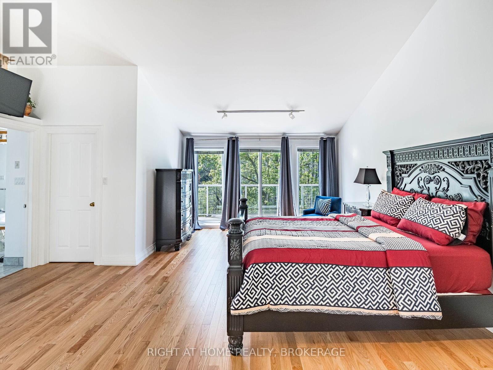 774 Old Dundas Road, Hamilton, Ontario  L9H 5E3 - Photo 23 - X12186493