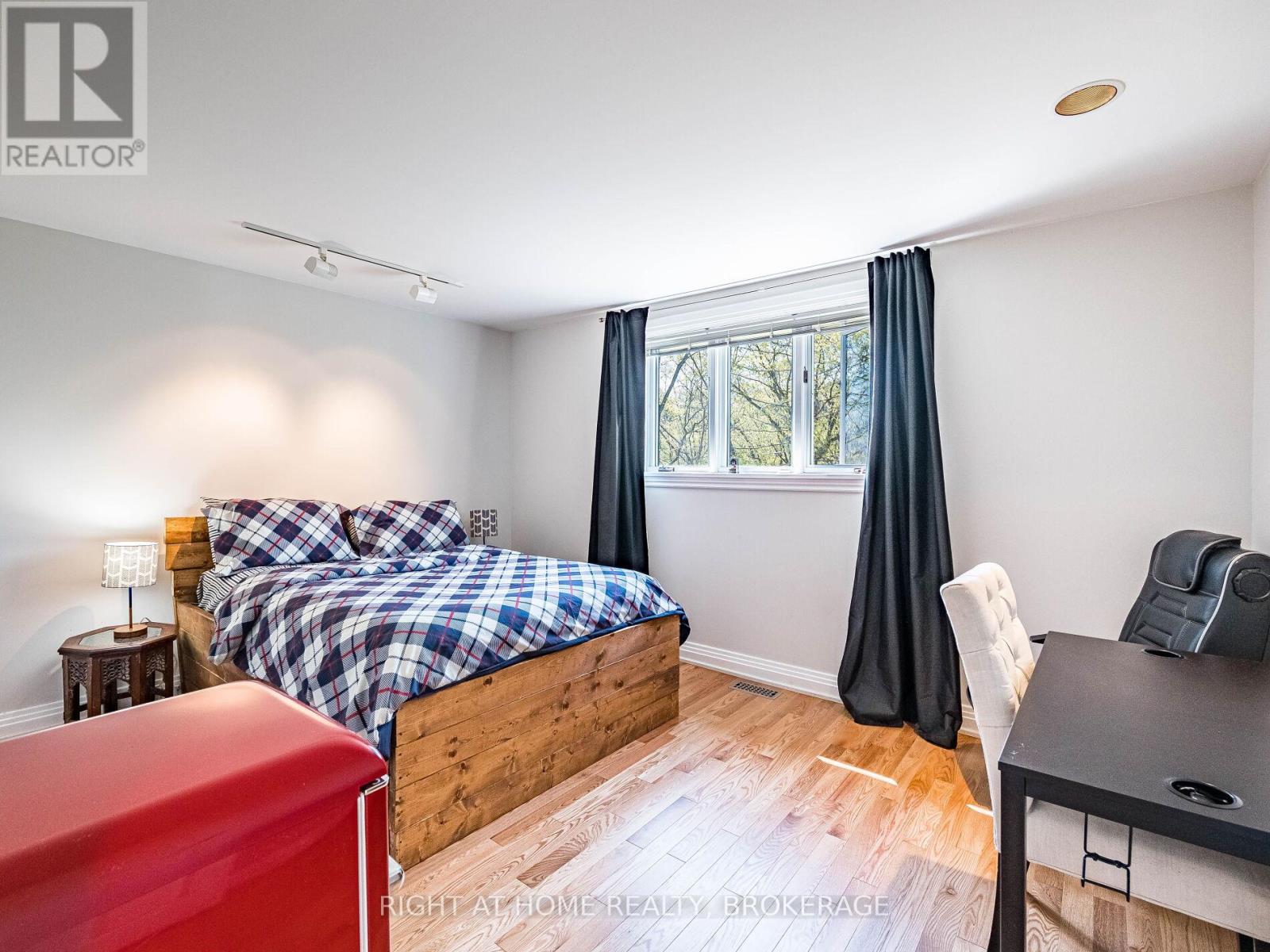 774 Old Dundas Road, Hamilton, Ontario  L9H 5E3 - Photo 29 - X12186493