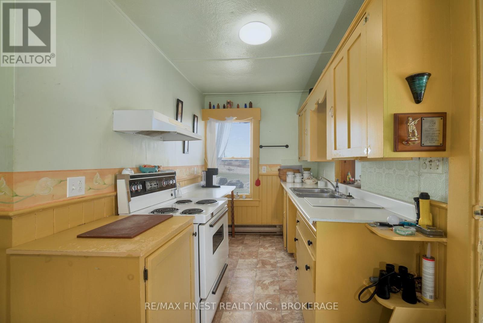 10 Front Road, Frontenac Islands, Ontario  K0H 2S0 - Photo 11 - X12272540