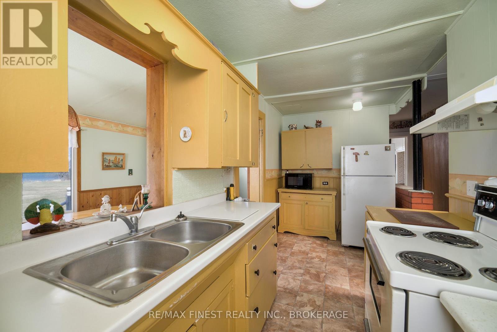 10 Front Road, Frontenac Islands, Ontario  K0H 2S0 - Photo 12 - X12272540