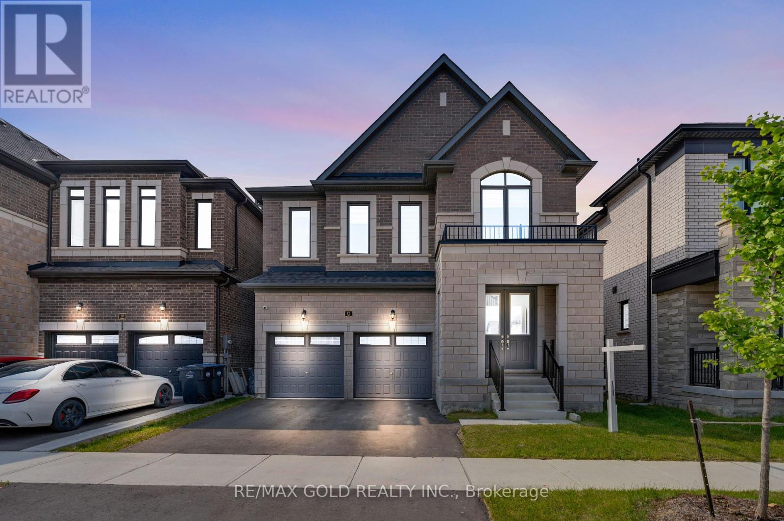 Property at 12 VINCENA ROAD image 1