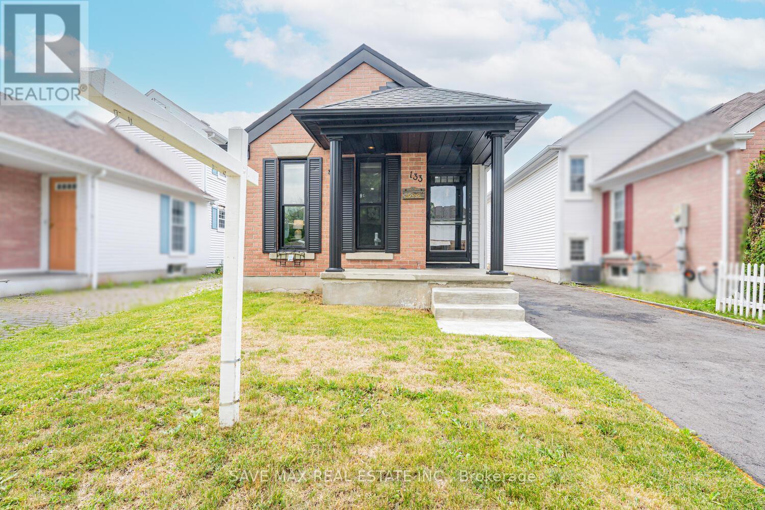 Property at 133 WAKE ROBIN DRIVE image 4