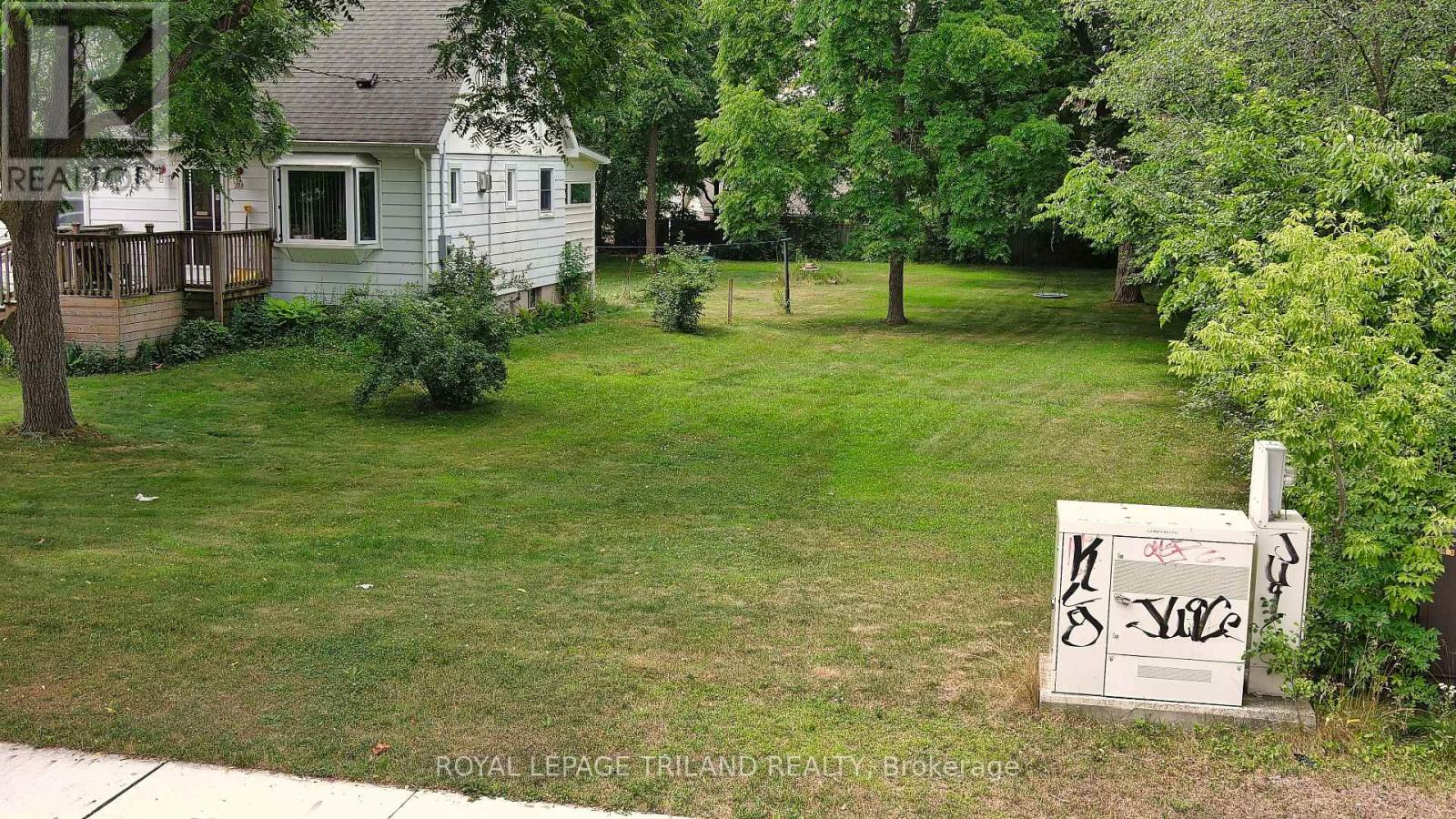 385 Kenmore Place, London East, Ontario  N5Y 1V3 - Photo 2 - X12281287