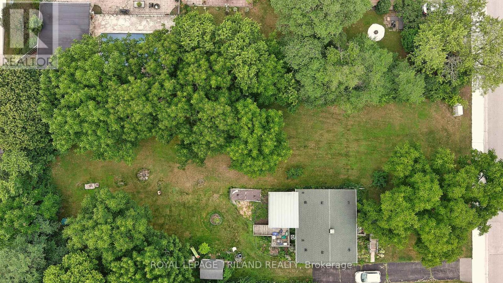 385 Kenmore Place, London East, Ontario  N5Y 1V3 - Photo 11 - X12281287