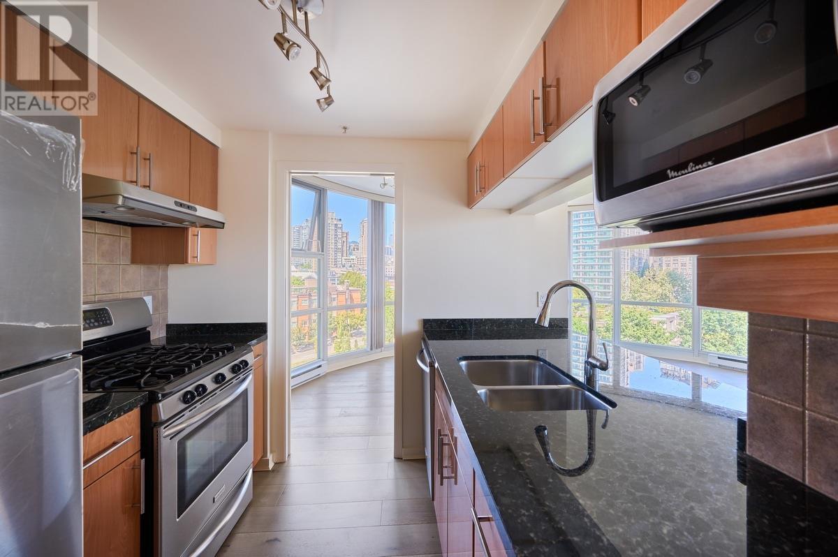 Listing Picture 12 of 31 : 906 193 AQUARIUS MEWS, Vancouver / 溫哥華 - 魯藝地產 Yvonne Lu Group - MLS Medallion Club Member