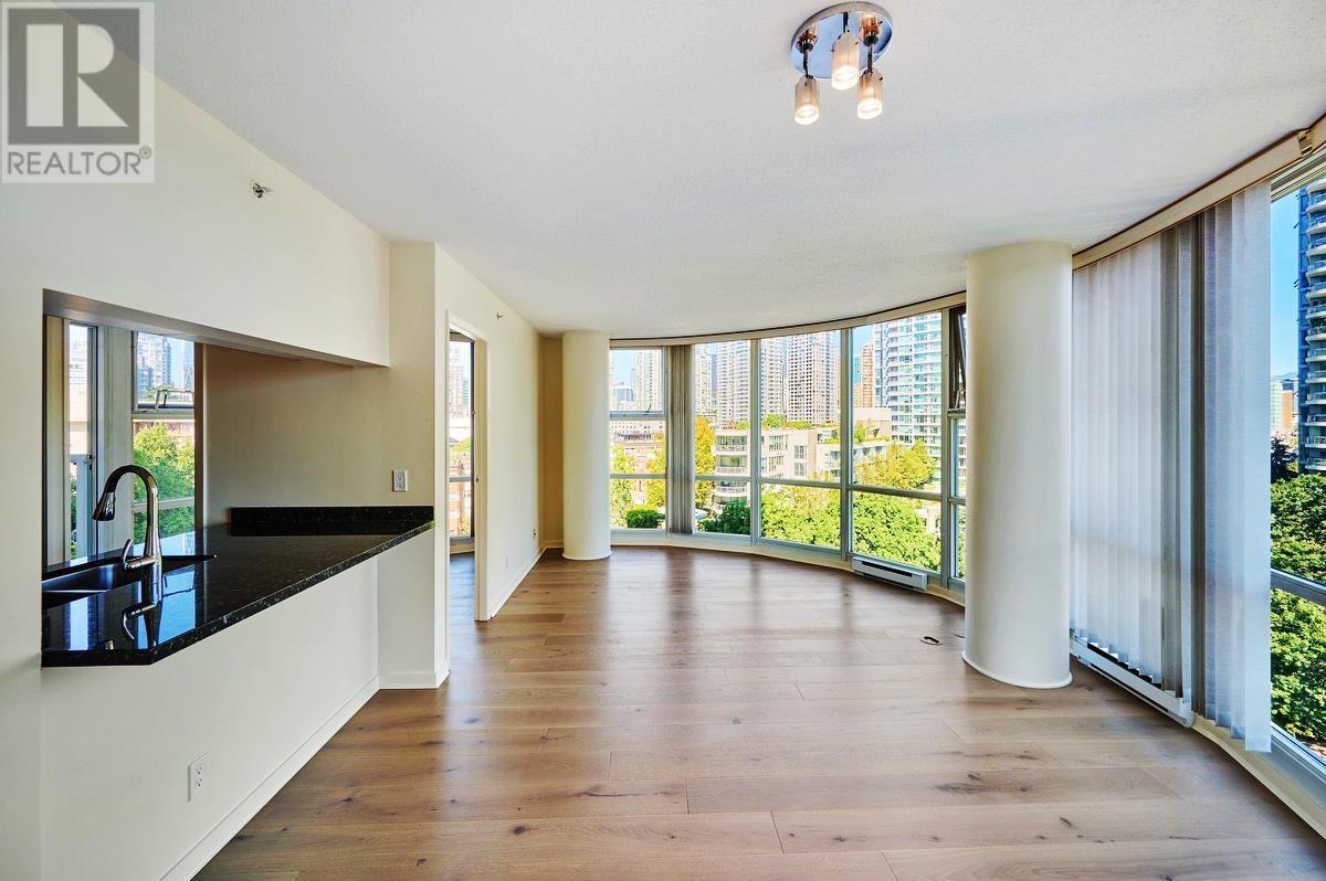 Listing Picture 13 of 31 : 906 193 AQUARIUS MEWS, Vancouver / 溫哥華 - 魯藝地產 Yvonne Lu Group - MLS Medallion Club Member
