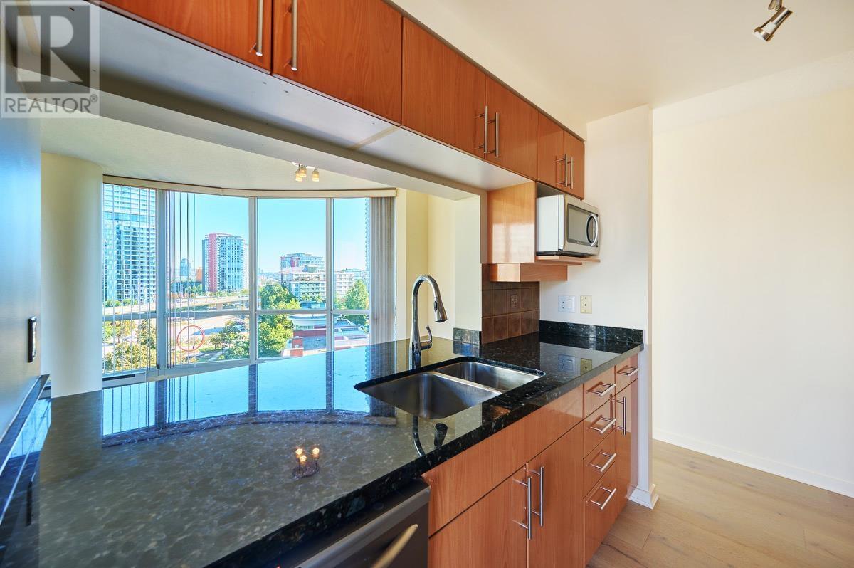 Listing Picture 10 of 31 : 906 193 AQUARIUS MEWS, Vancouver / 溫哥華 - 魯藝地產 Yvonne Lu Group - MLS Medallion Club Member