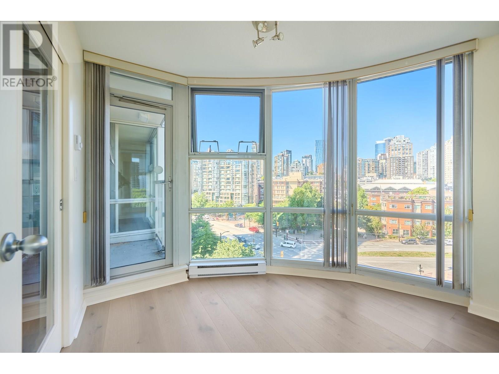 Listing Picture 8 of 31 : 906 193 AQUARIUS MEWS, Vancouver / 溫哥華 - 魯藝地產 Yvonne Lu Group - MLS Medallion Club Member