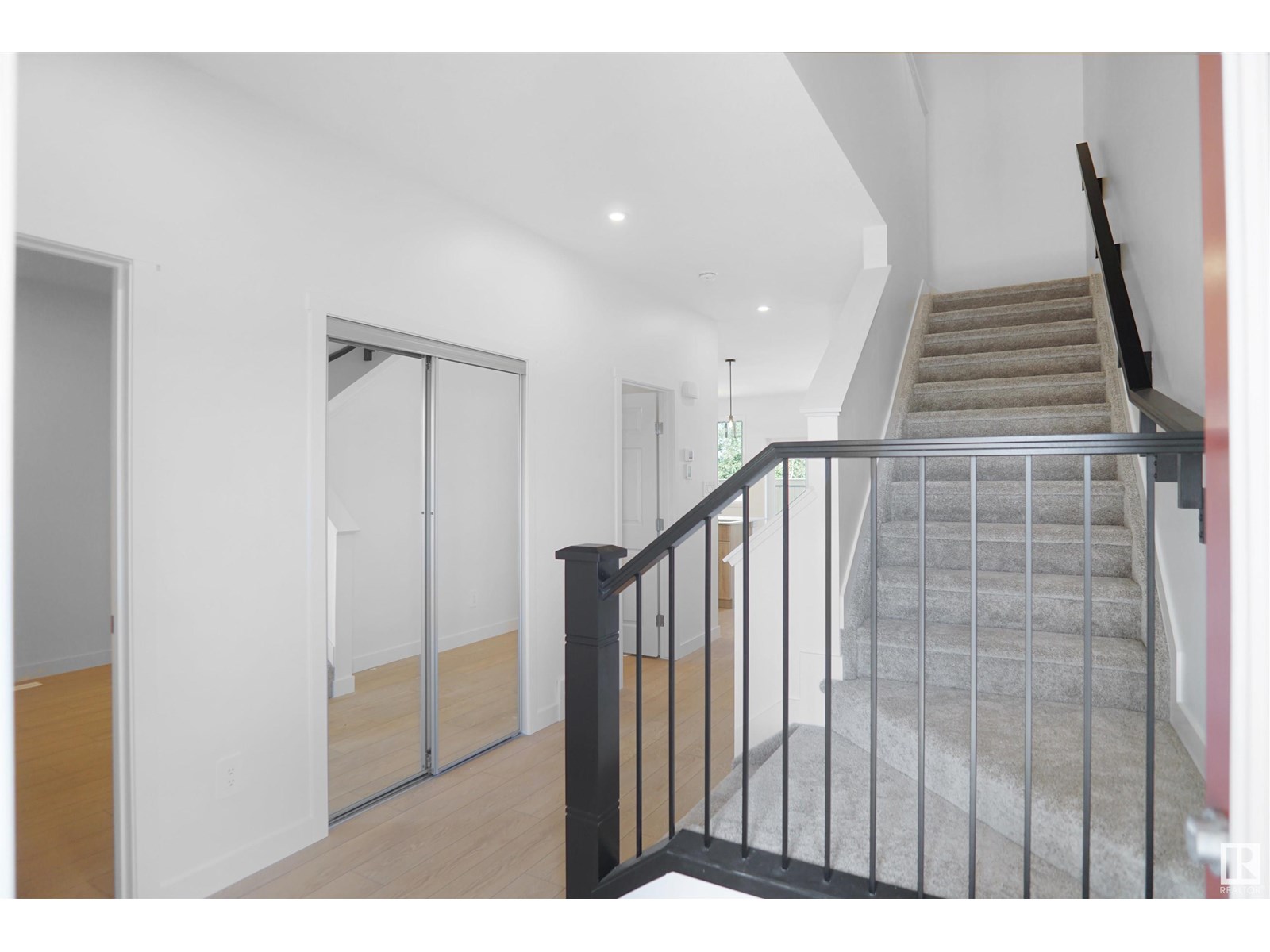 Property at 8460 183 AV NW image 3