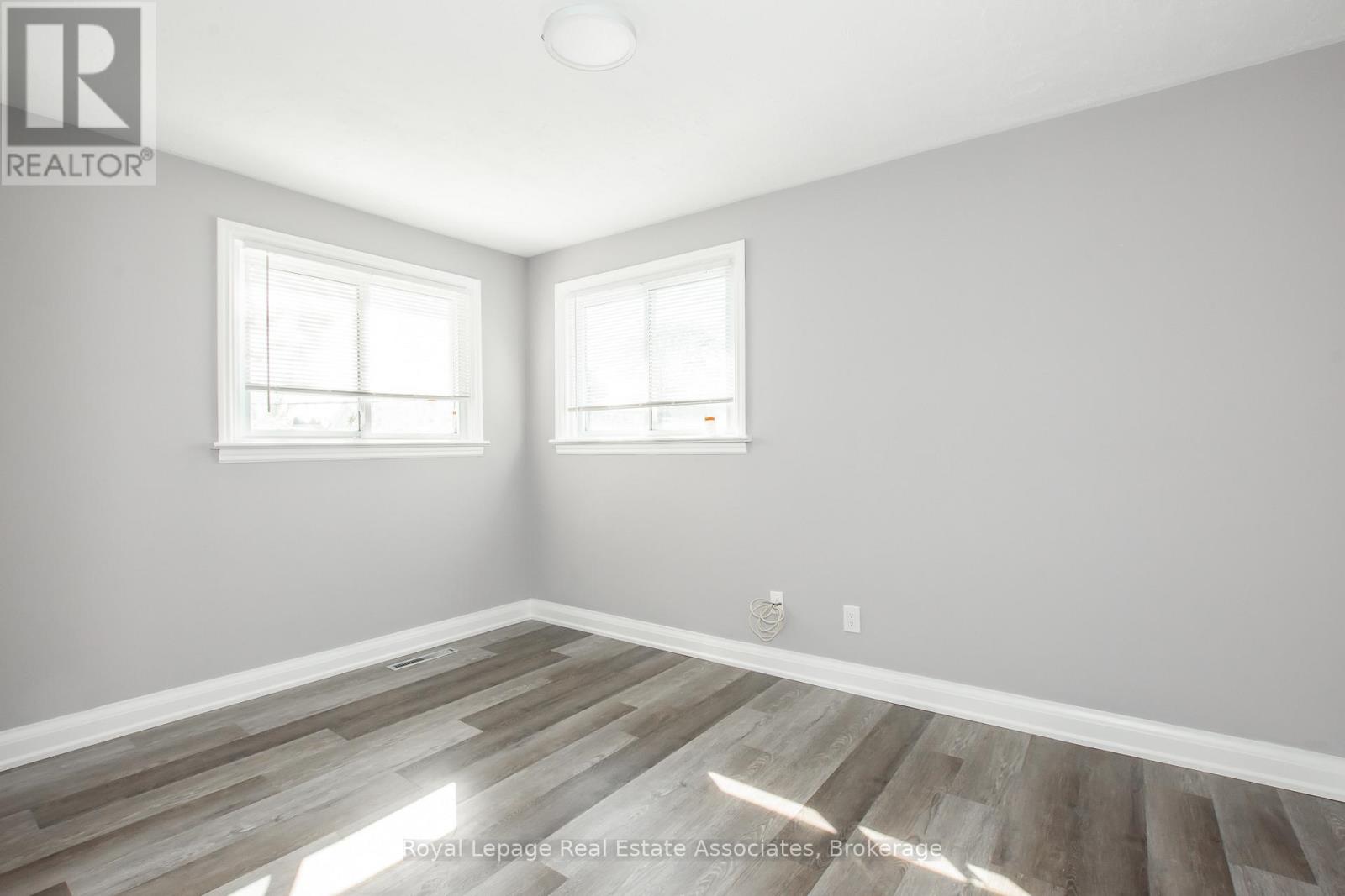 117 Louth Street, St. Catharines (Rykert/vansickle), Ontario  L2S 2T8 - Photo 12 - X12263036
