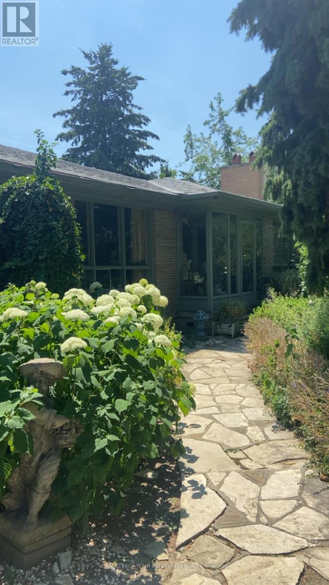 219 Arnold Avenue, Vaughan (Crestwood-Springfarm-Yorkhill), Ontario  L4J 1C1 - Photo 1 - N12281851