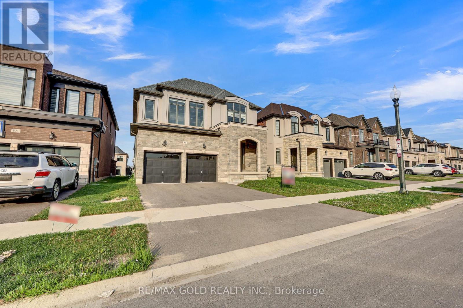 Property at 803 QUEENSTON BOULEVARD image 2