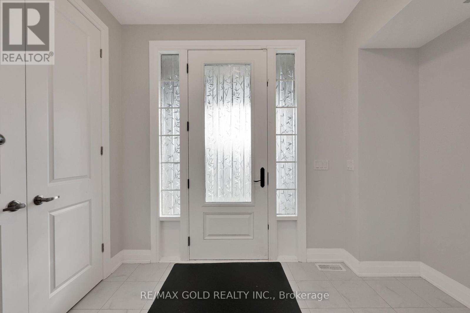 Property at 803 QUEENSTON BOULEVARD image 5