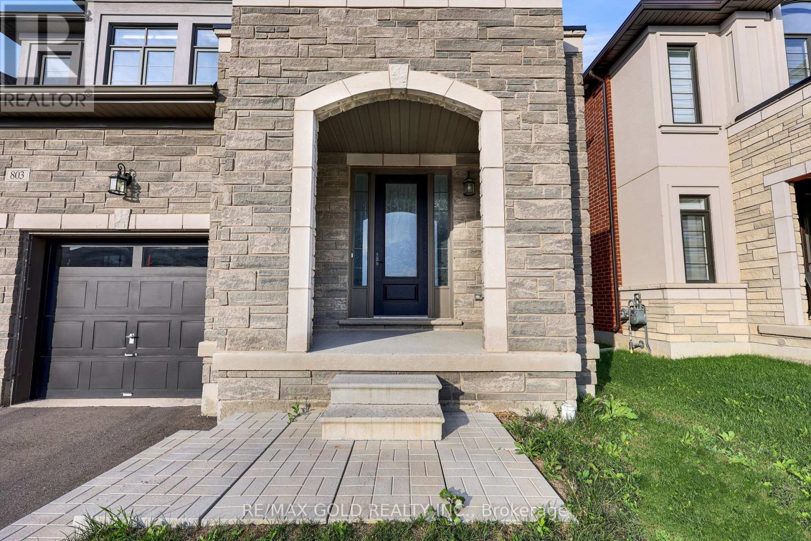 Property at 803 QUEENSTON BOULEVARD image 4