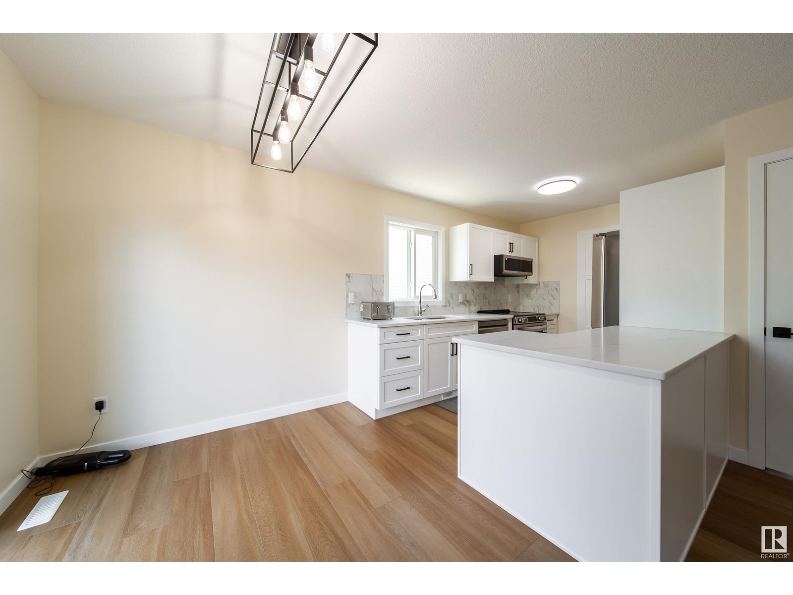 2018 Garnett Wy Nw, Edmonton, Alberta  T5T 6R1 - Photo 12 - E4447516