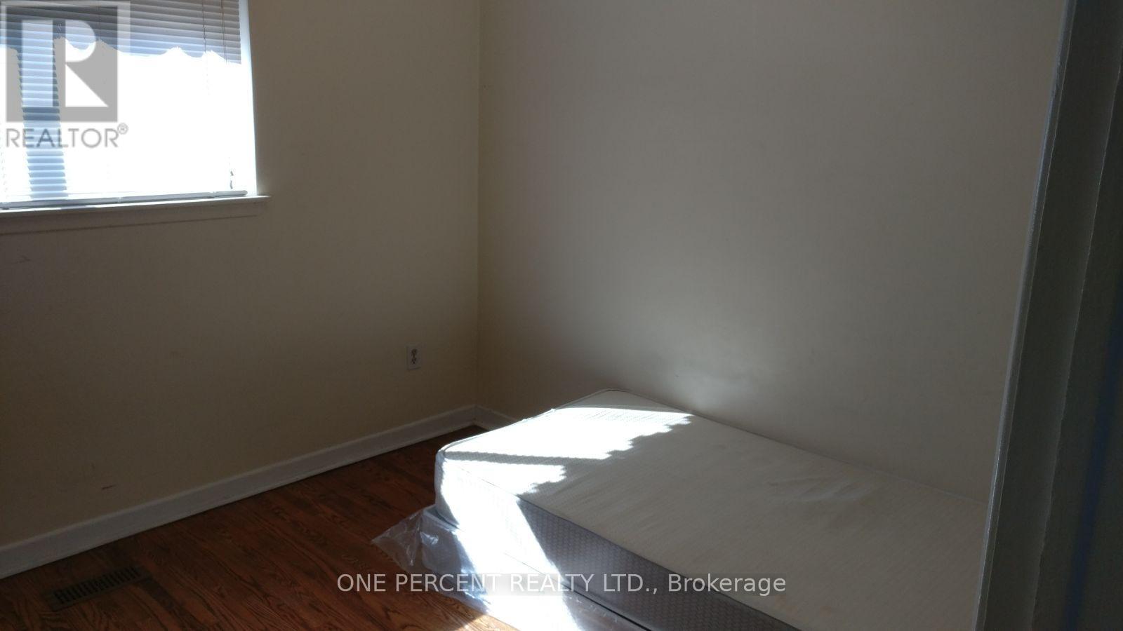 Property at 80 FALLINGDALE CRESCENT E image 2