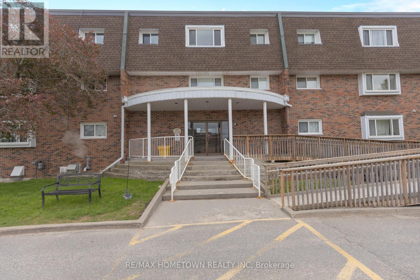 212 - 845 Kyle Court, Brockville, Ontario  K6V 6K7 - Photo 2 - X12281961