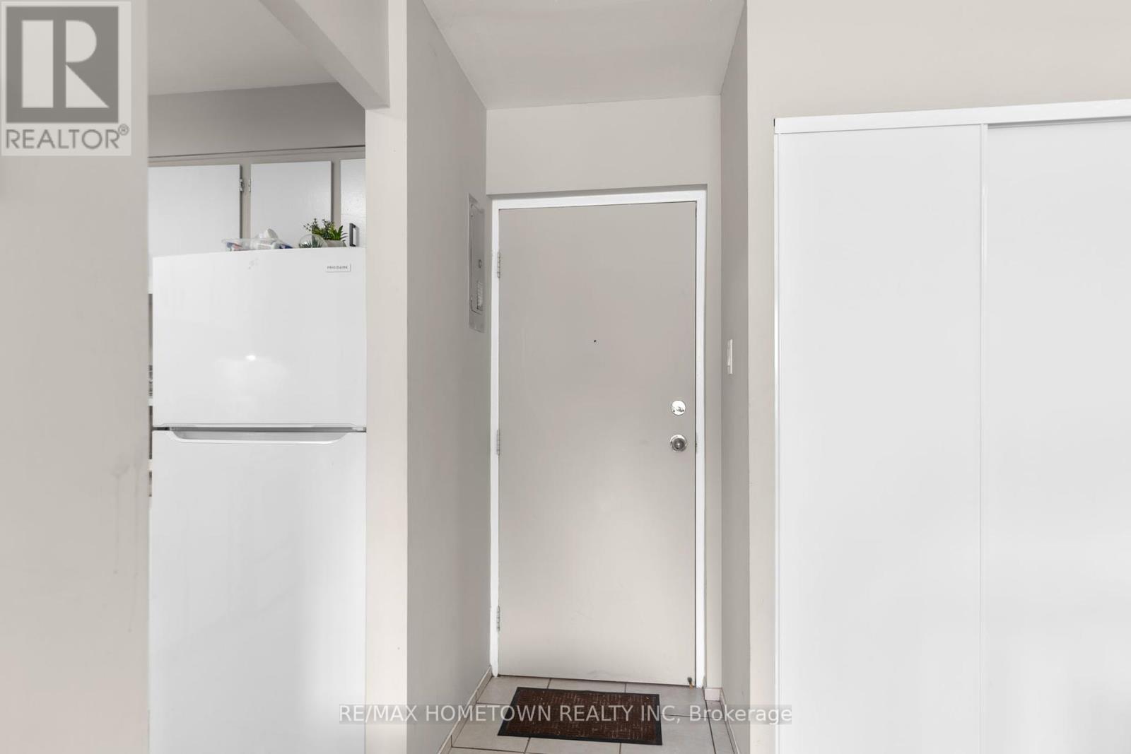 212 - 845 Kyle Court, Brockville, Ontario  K6V 6K7 - Photo 6 - X12281961