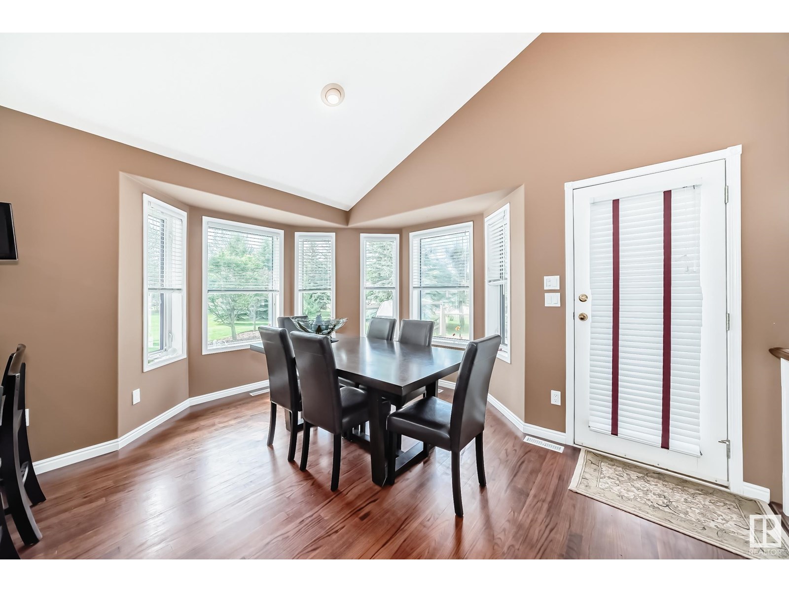 Property at 111 Balfour PL image 2