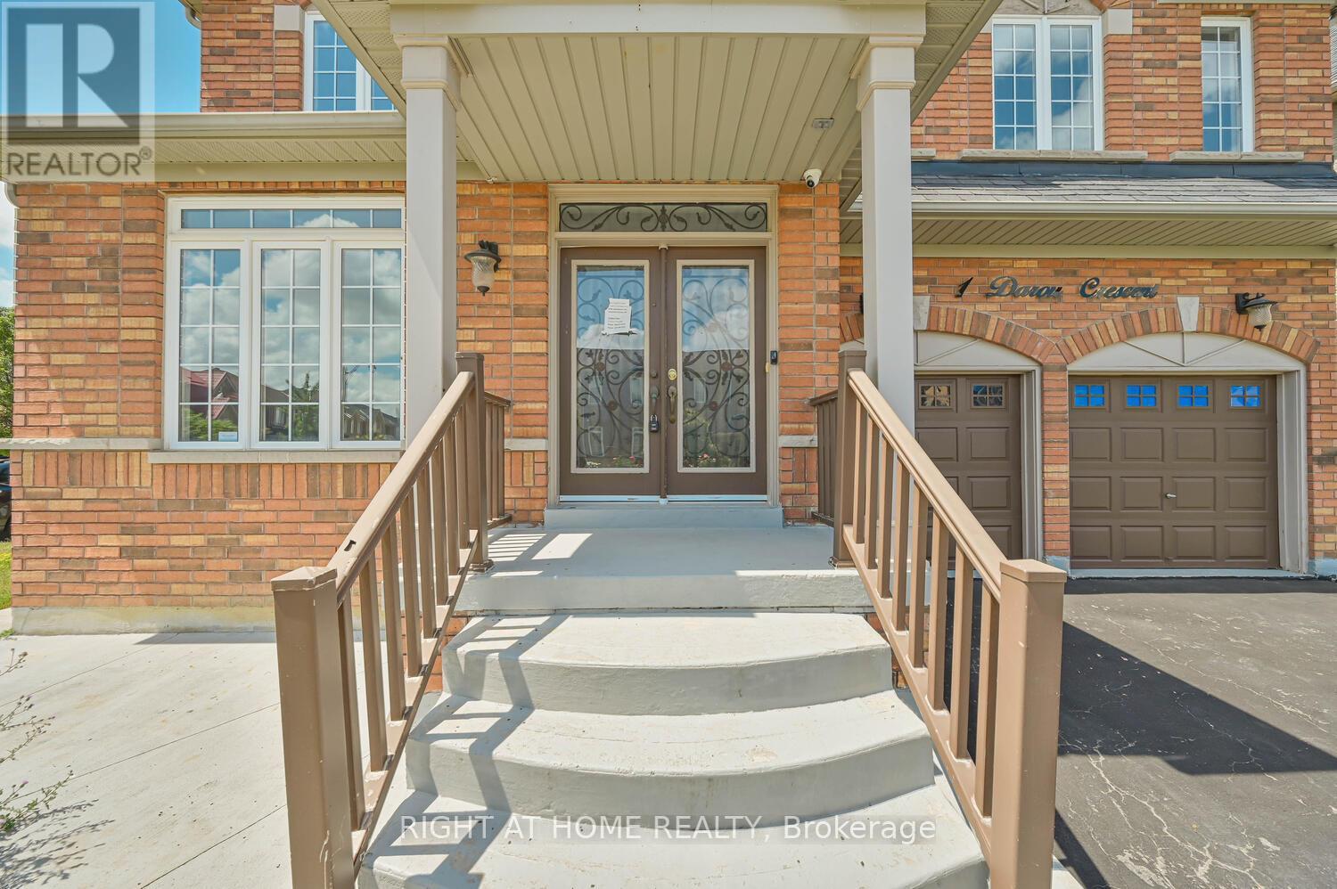 Property at 1 DAROU CRESCENT image 2