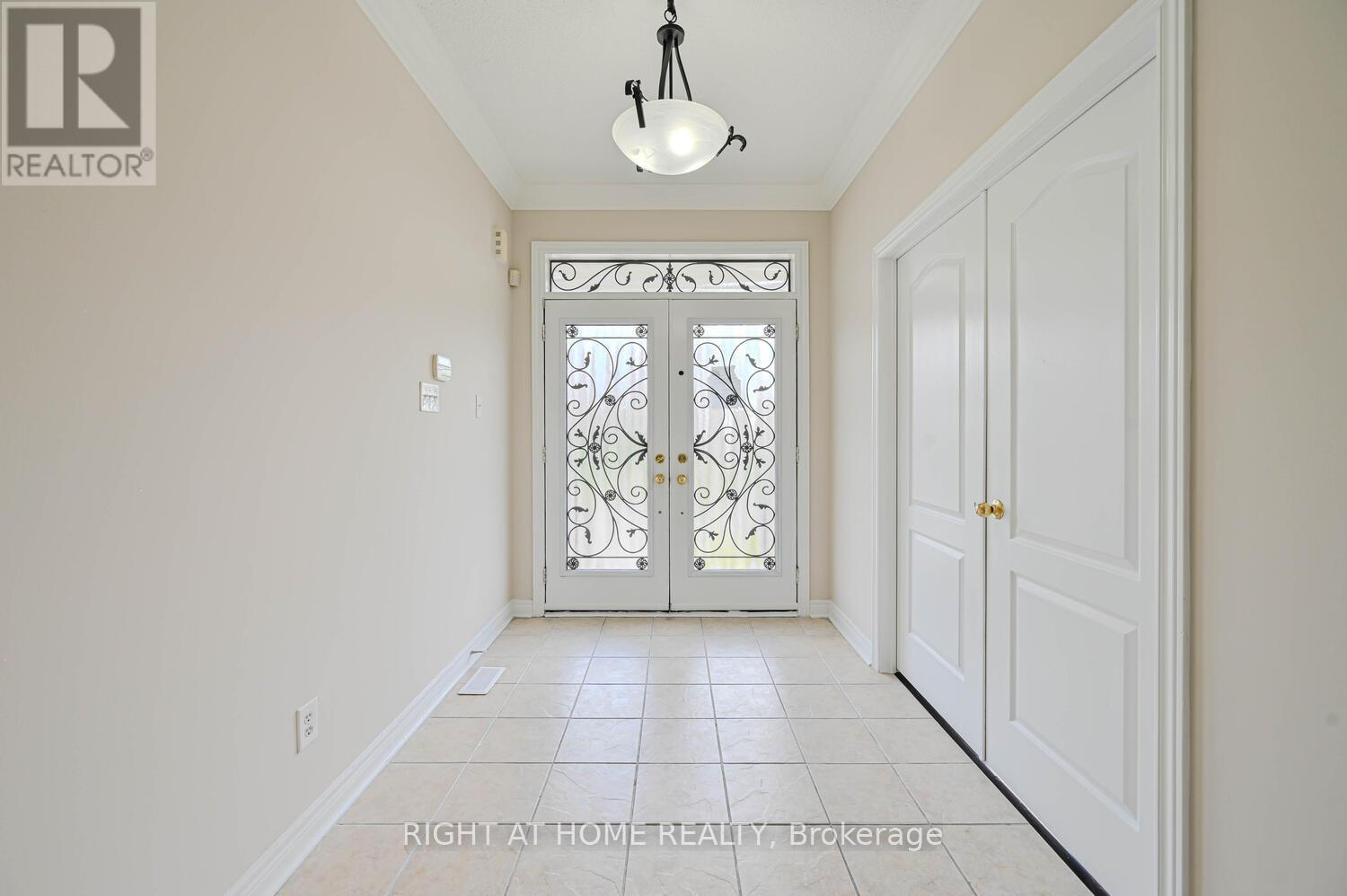 Property at 1 DAROU CRESCENT image 3