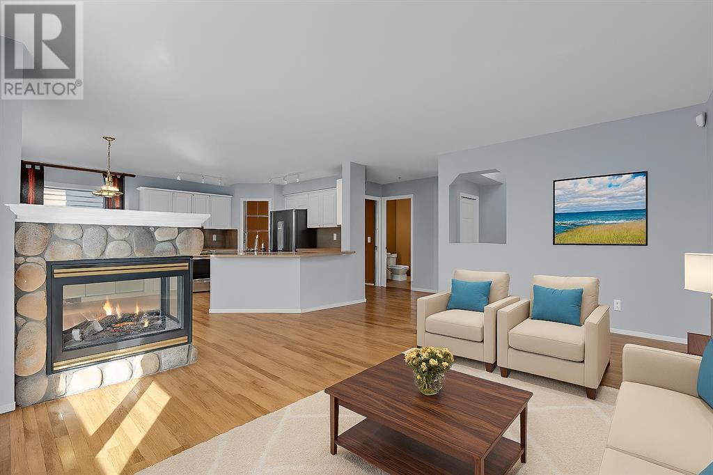 Property at 880 Somerset Drive SW image 4