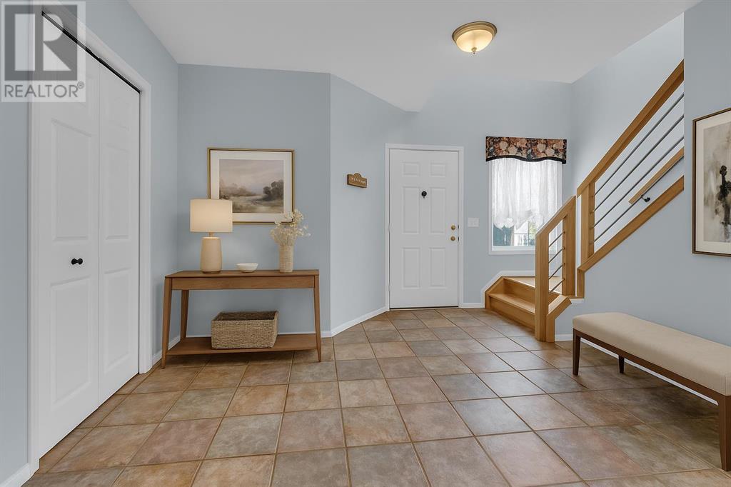 Property at 880 Somerset Drive SW image 3