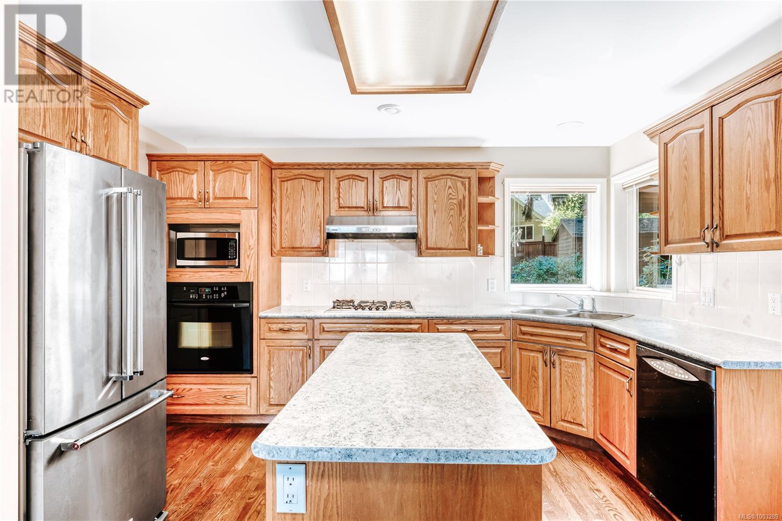 Property at 5352 Coastview Pl image 4
