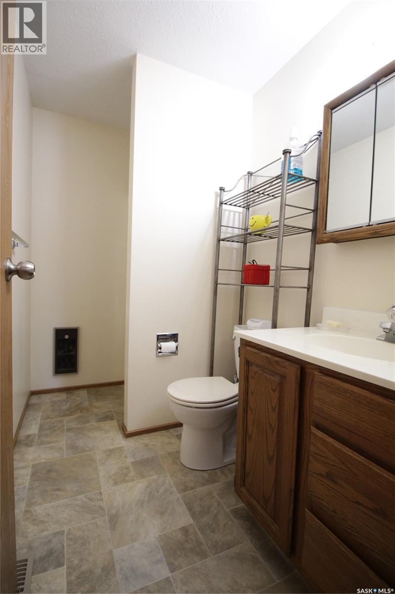 221 4th Avenue, Whitewood, Saskatchewan  S0G 5C0 - Photo 12 - SK012497