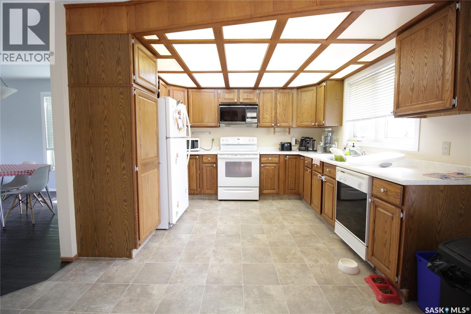 221 4th Avenue, Whitewood, Saskatchewan  S0G 5C0 - Photo 6 - SK012497