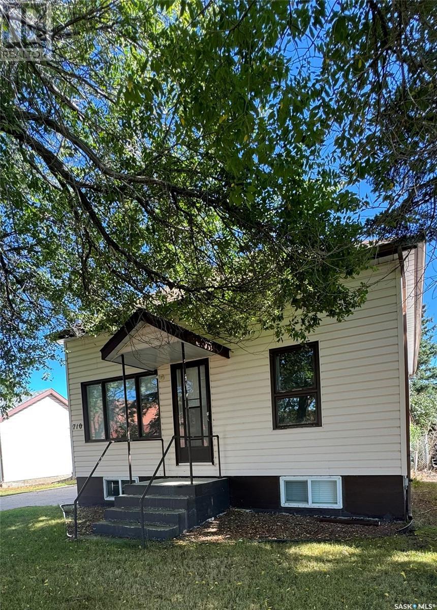 710 Prince Street, Hudson Bay, Saskatchewan  S0E 0Y0 - Photo 2 - SK984244