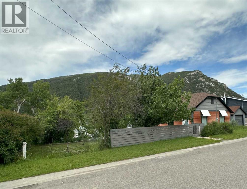 Property at 13441 17 Avenue image 5